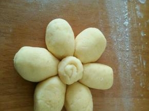 然后放到花的中间。