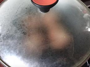 盖上锅盖煎14分钟