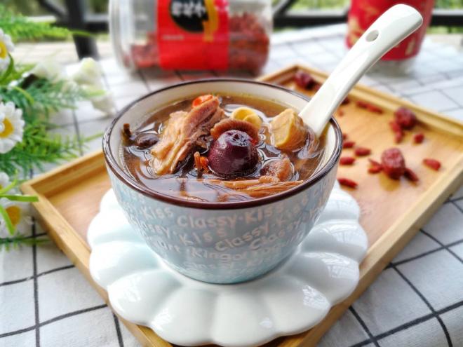 茶树菇红枣枸杞老鸡汤