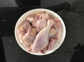 母鸡洗干净，我还去了皮的，这个视个人喜好哈