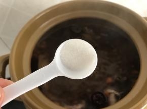 最后熄火前加入少许盐调味就可美美享用了