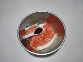 放一小勺生抽