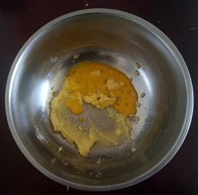 分两次加入打散的蛋液