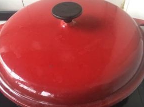 盖上锅盖儿，小火炖30分钟左右。