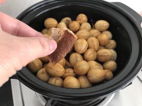 加入陈皮，增香！而且陈皮有健脾和胃，行气化痰等功效