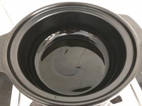 热锅下少许油
也可以用炒锅的哈