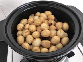 翻炒几下至均匀上色