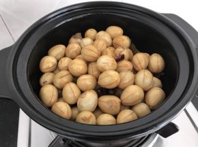 翻炒几下至均匀上色