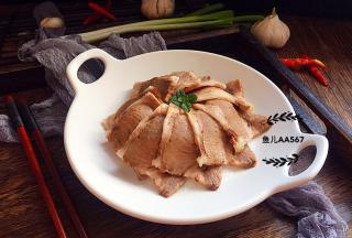 装盘蘸蒜泥食用