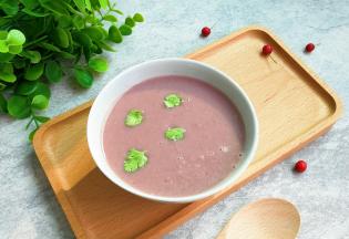 米糊制作好倒入碗里，放入香菜