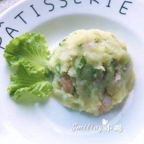 装盘，生菜叶装饰一下，不过有点丑，哈哈