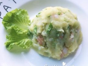 装盘，生菜叶装饰一下，不过有点丑，哈哈