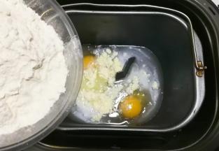 放入420克面包粉