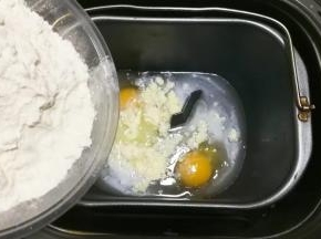 放入420克面包粉