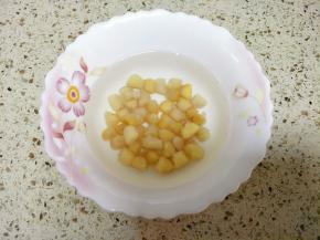 干贝用温水浸泡10分钟