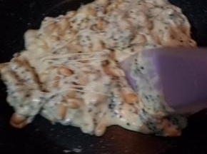 这个是我自己炒的花生，所以最好放少许盐，防止太甜。