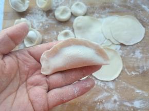 全部捏住，成长条状。