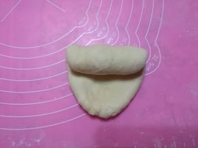 自上而下卷起来。
