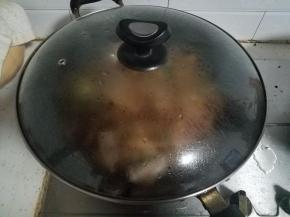 关火后，不要马上打开盖子，继续焖5分钟。