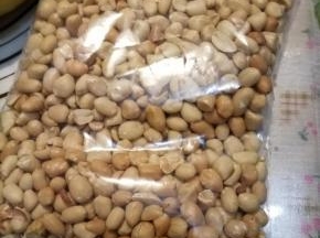 然后装入密实袋，敲碎。