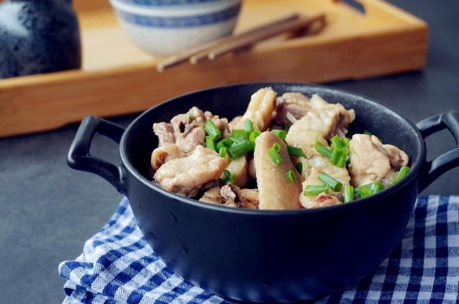 脆肉鲩骨焖鸡