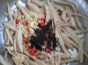 把所有料放进去拌匀即可。