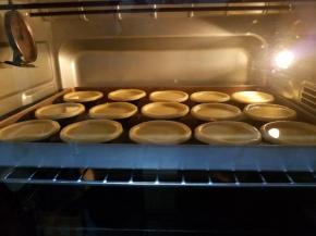 烤箱中层160度50分钟就可以了，这个温度根据自己的烤箱情况而定，不是绝对的。