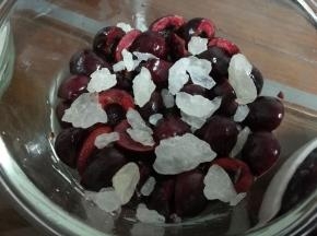 一层车厘子一层冰糖