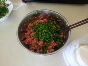 再放入葱花搅拌均匀。