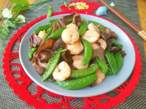 简单快手菜，虾仁嫩，荷兰豆脆脆的。