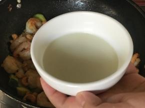 加入少许淀粉水