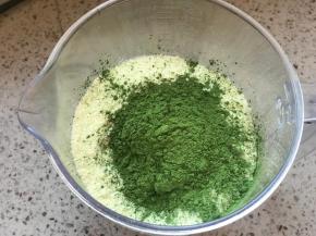 抹茶加入奶粉中