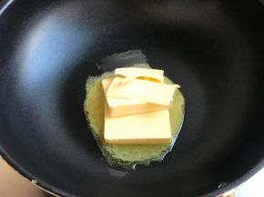 锅中黄油融化，全程小火