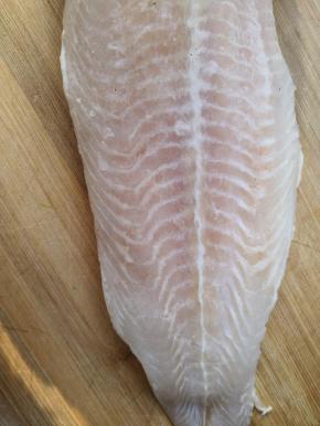 龙利鱼洗净擦干水分