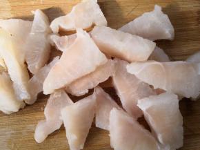 用刀切成大小适中的块儿