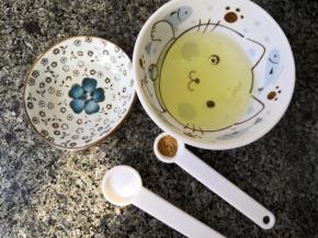 准备好鸡蛋清，料酒，盐，十三香