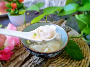 根据自己口味加点胡椒粉也是不错哦，热腾腾的一碗