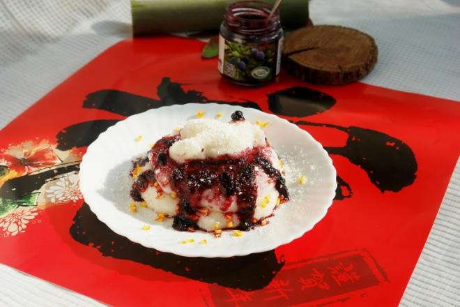 蓝莓酱淋面年糕