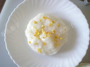 橘子皮切碎加一勺糖拌好备用