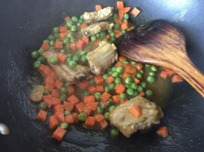 加入适量清水融化翻拌均匀即可