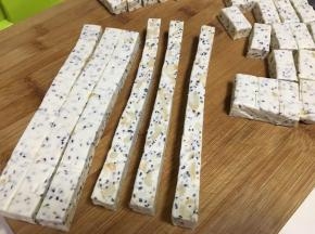 黑芝麻花生牛轧糖是家里人的最爱