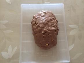 锅中搅拌不均匀，就可以拿出带上手套揉均匀即可，放入模具中