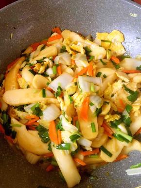 加点调味料翻炒均匀即可出锅。