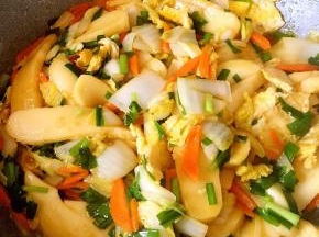 加点调味料翻炒均匀即可出锅。