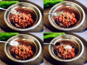 要想把肉丝炒的嫩滑，首先要把肉丝入味上浆。在肉丝里放入少许的白胡椒粉、1勺料酒、1小勺的生抽、1勺的淀粉。