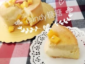 切开，就会看到香草流心酱，慢慢流出来……