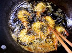 炸定型后再翻动