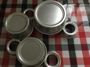 蛋糕出炉，轻震2下，用悬空的方法倒扣！倒扣2小时