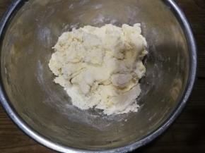 用筷子搅拌成絮状