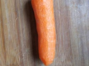 胡萝卜洗净去皮